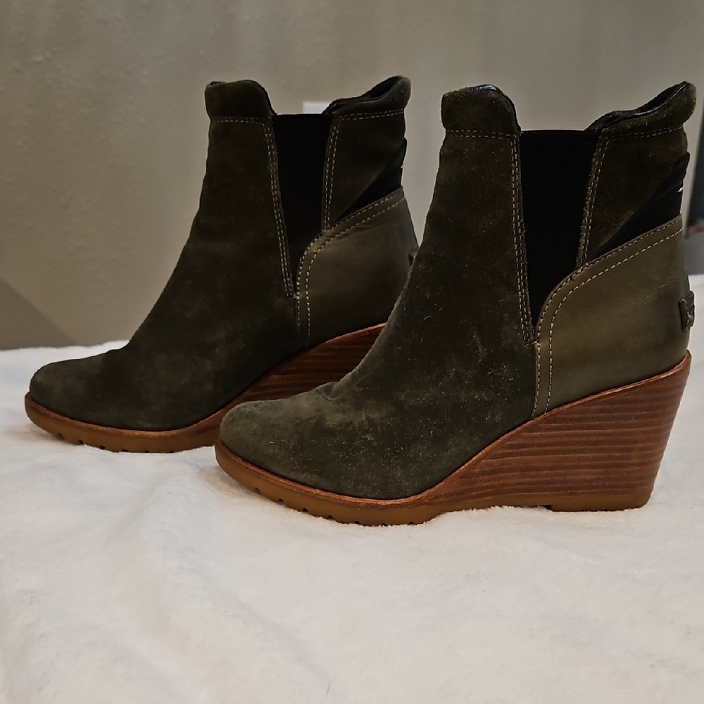 Sorel Dark Green Suede Wedge Booties